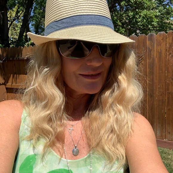 Meet your Posher, Carin - Picture 4 of 8